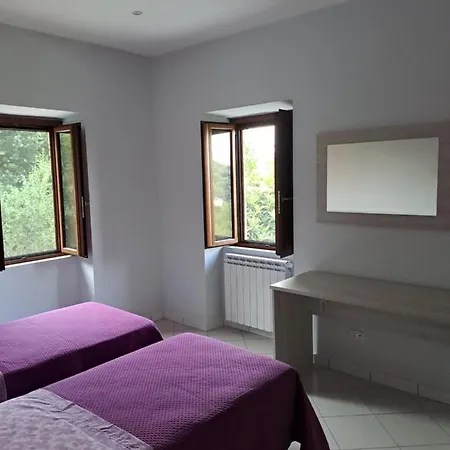 Farm stay Pavoni Castelliri